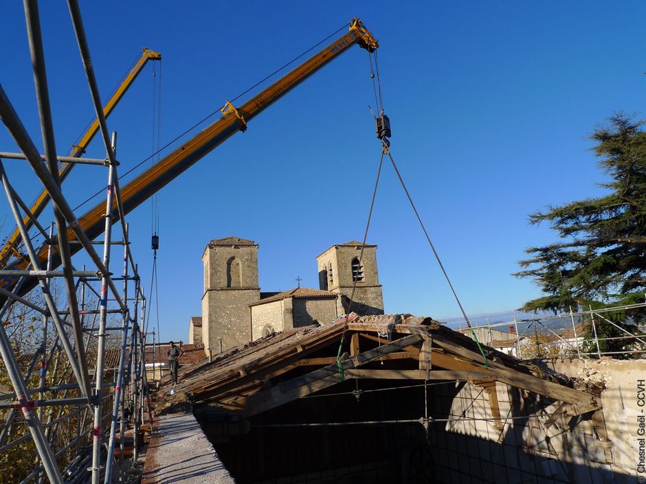 Délibération pour l’achat de l’abbaye d’Aniane à 1 122 015 €, suivie en 2010 du début des travaux pour la réfection de la toiture de la chapelle - Agrandir l'image, .JPG 276Ko (fenêtre modale)